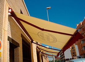 Instalación de Toldo Extensible Semicofre en Fuenlabrada.