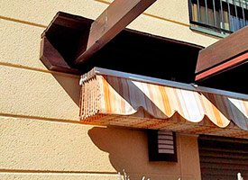 Instalación de pérgola de pared a portería en Móstoles.