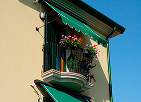 Instalación de Toldo Punto Recto modelo Retro en viviendas en Toledo.