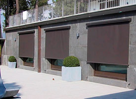 Instalación de Toldo Vertical con Cofre en Fuenlabrada.