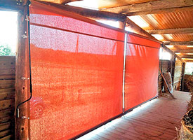 Instalaci&oacute;n de Toldo Vertical en Granja en Humanes de Madrid.