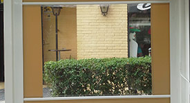 Somos expertos en toldos verticales cortavientos con ventana en Fuenlabrada, Madrid.